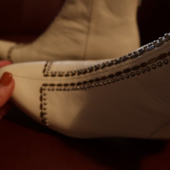 $645 Calleen Cordero Boots off-white/cream leather w brass and nickel studs 7 - Picture 6 of 16
